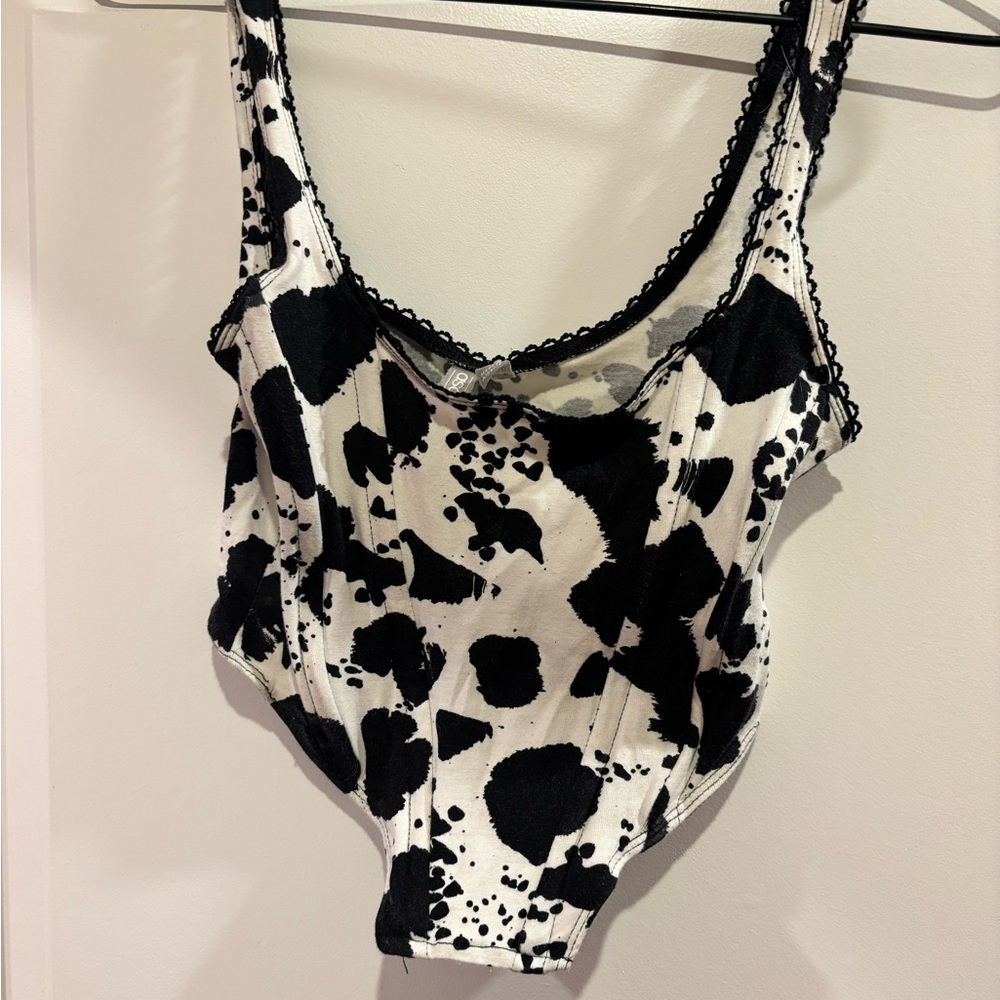 ASOS Monochrome Abstract Crop Top - Picture 4 of 6